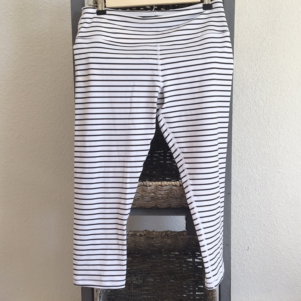 Crop length athletic tights